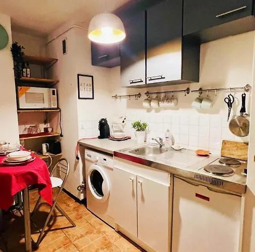 Bright & Calm Grand -la Paris- Near Metro 아파트 *