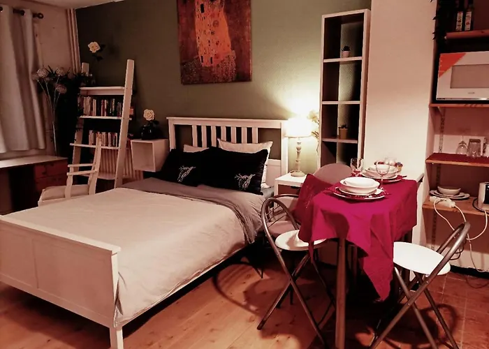 Bright & Calm Grand -la Paris- Near Metro 아파트 파리